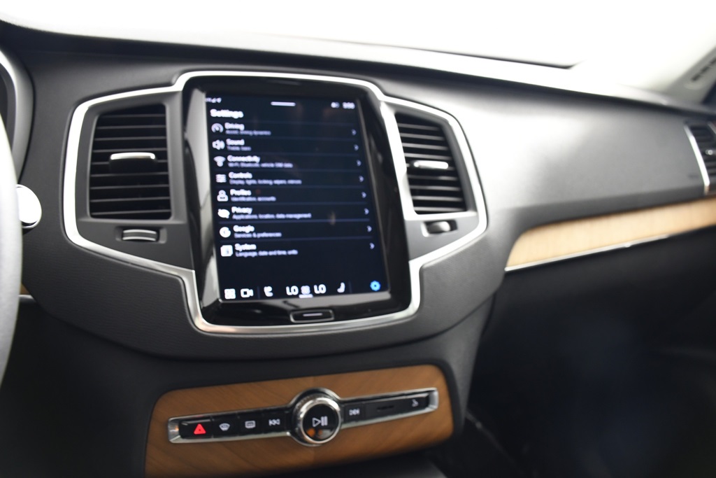 2023 Volvo XC90 Recharge T8 Core photo 28