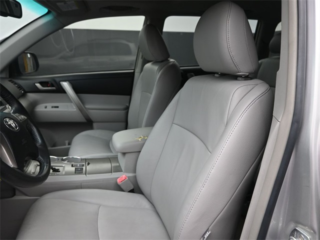 2010 Toyota Highlander SE photo 7