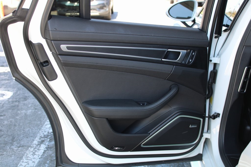 2023 Porsche Panamera 4 Platinum photo 23