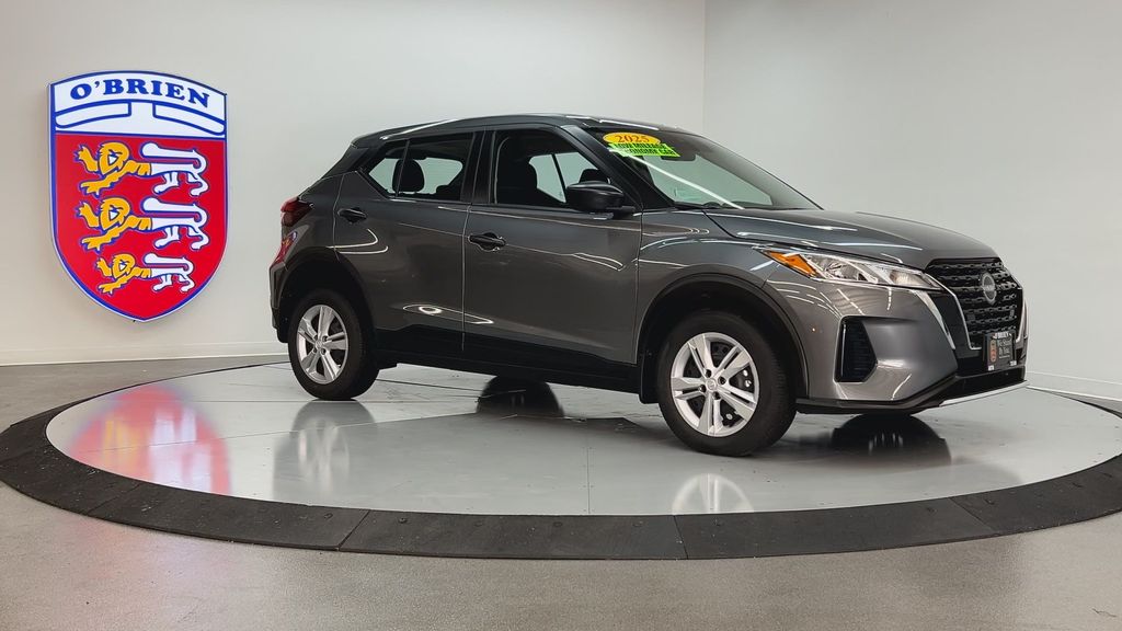 2025 Nissan Kicks Play S photo 3