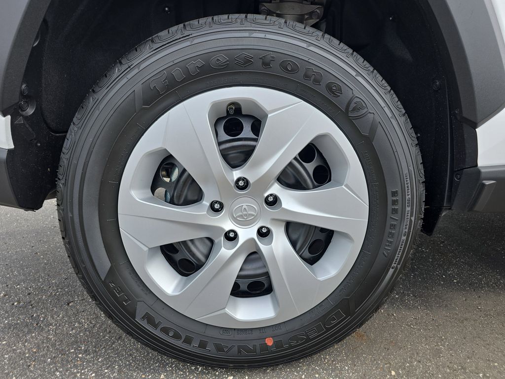 2025 Toyota RAV4 LE photo 27