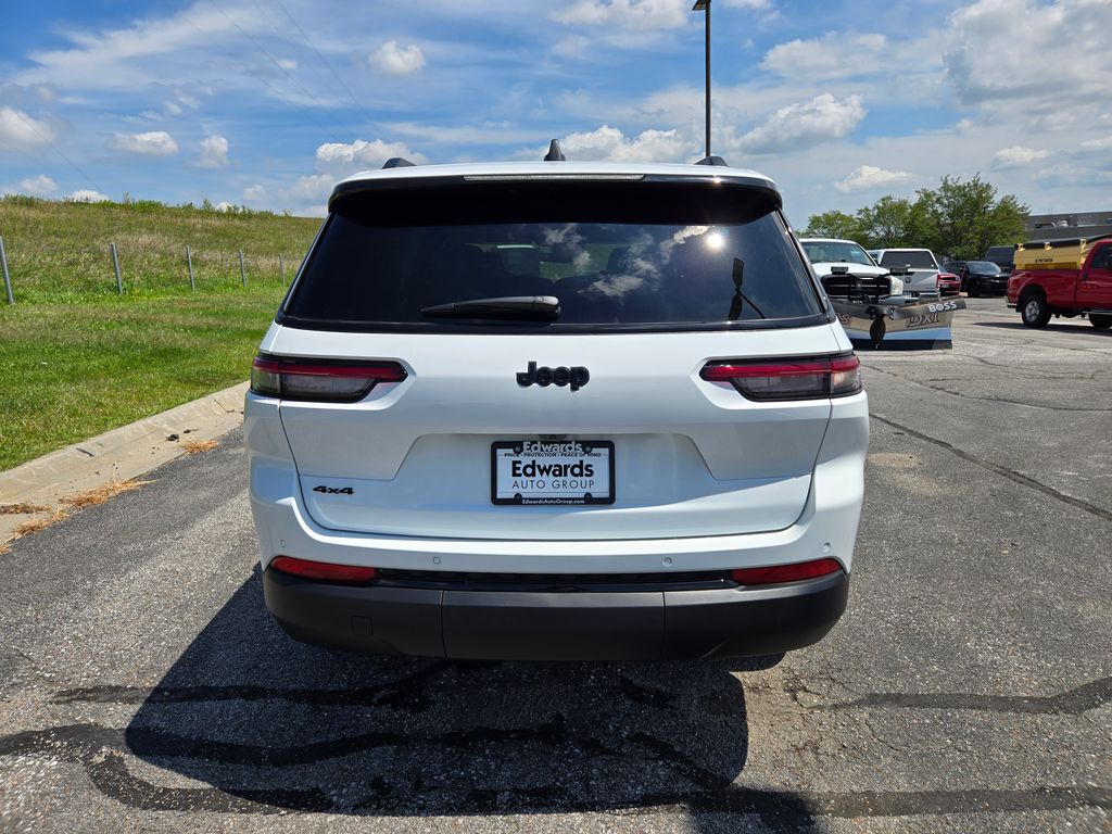 2025 Jeep Grand Cherokee Altitude photo 4