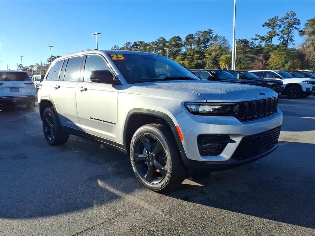 2025 Jeep Grand Cherokee Altitude's photo
