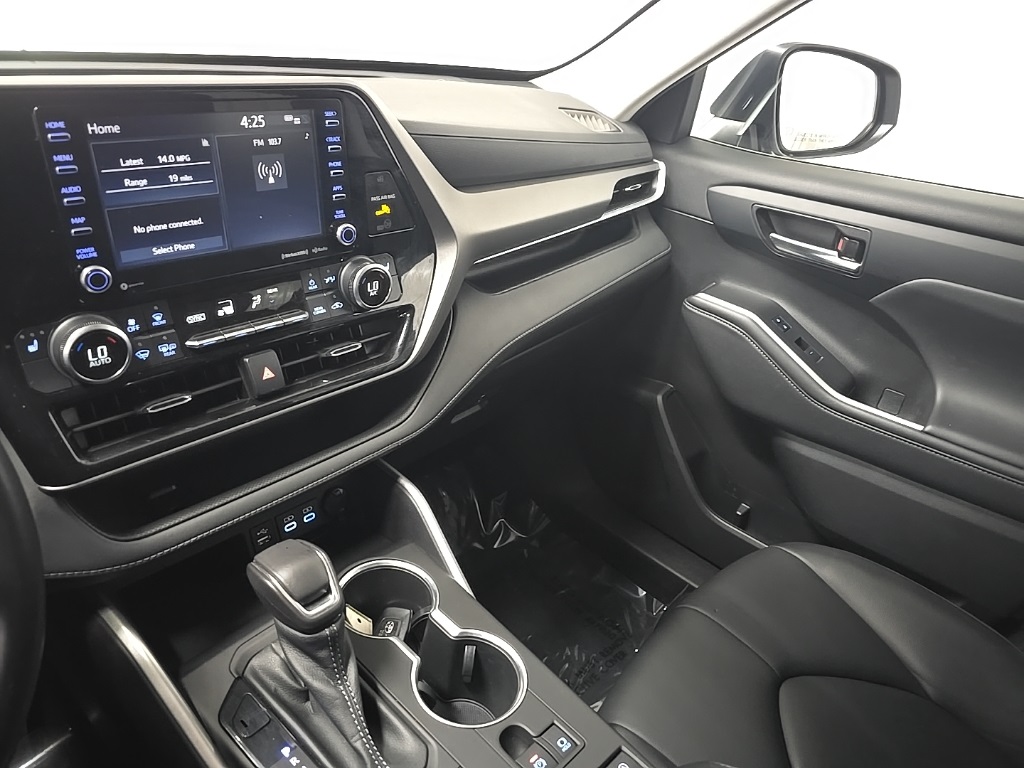 2022 Toyota Highlander XLE photo 26