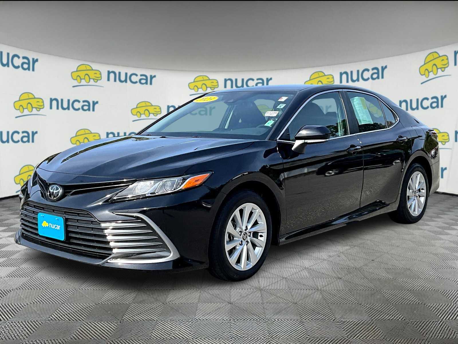2023 Toyota Camry LE photo 3