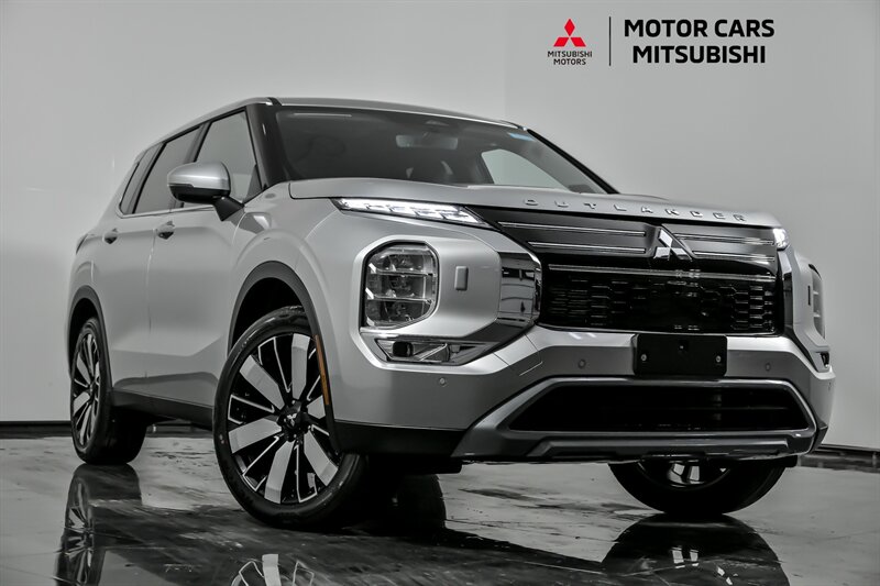 2026 Mitsubishi Outlander SE's photo