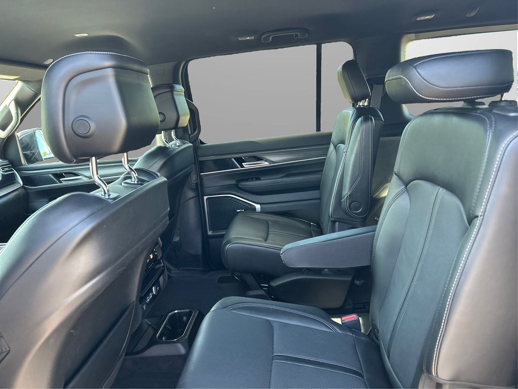 2023 Jeep Wagoneer Series III photo 7