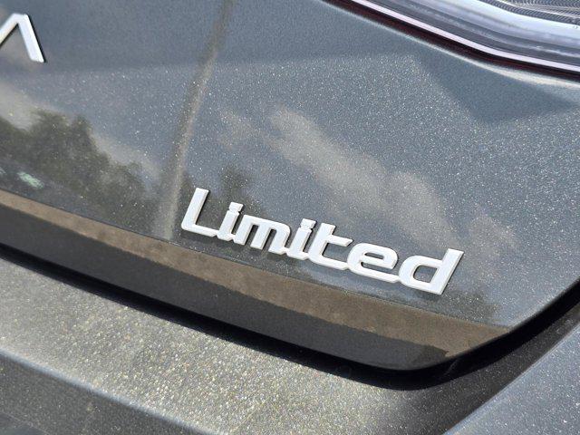 2025 Hyundai Elantra Limited photo 5
