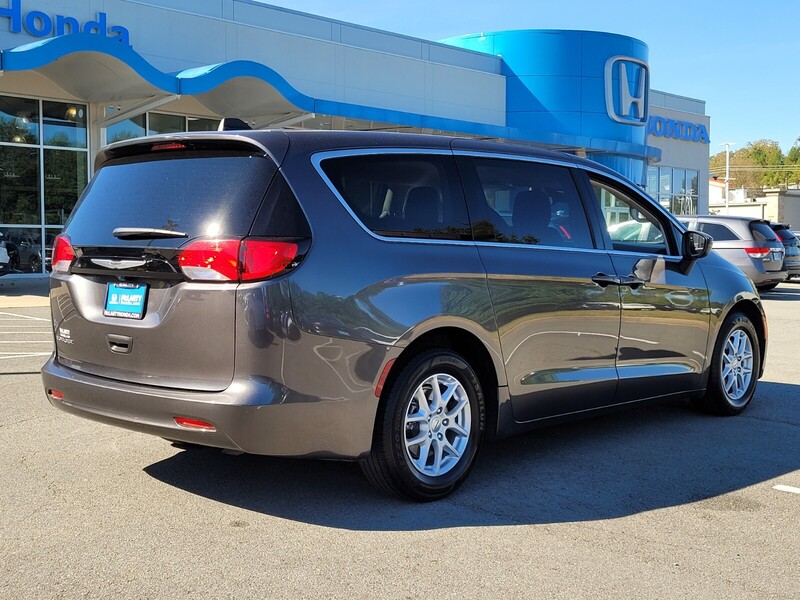 2023 Chrysler Voyager LX photo 2