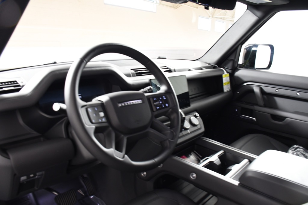 2025 Land Rover Defender 130 S photo 12