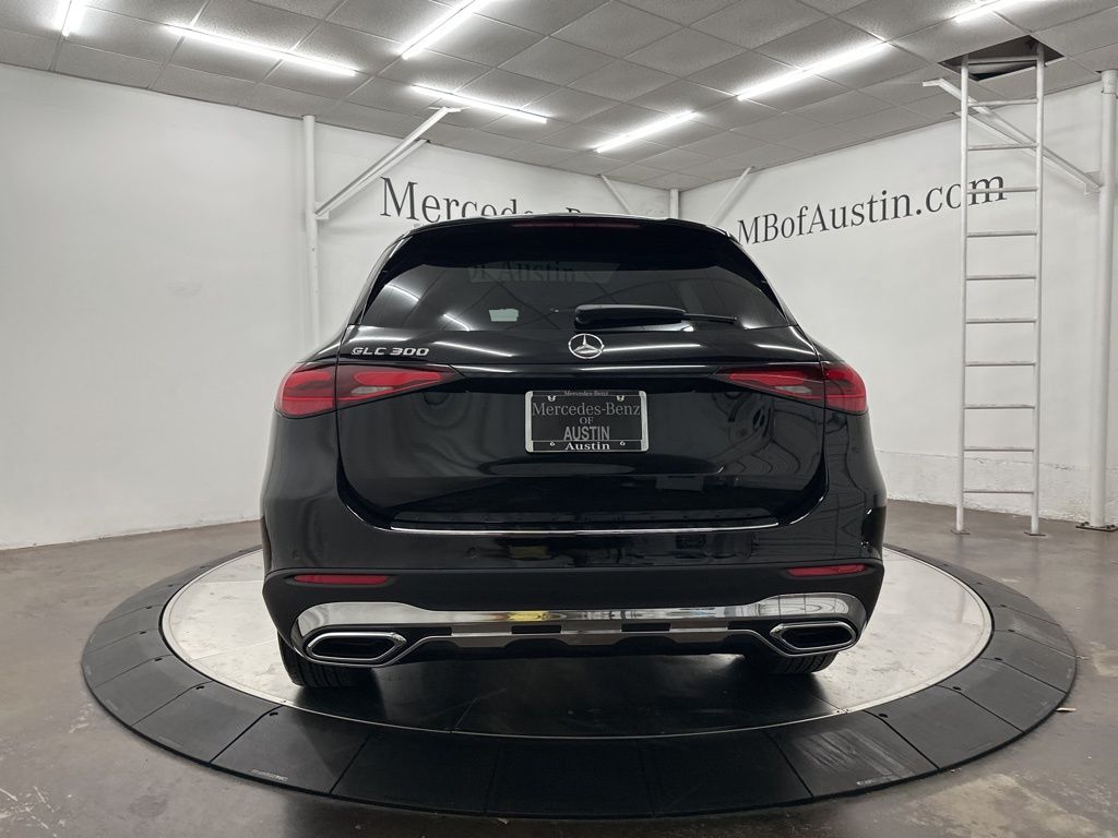 2025 Mercedes Benz GLC 300 photo 4