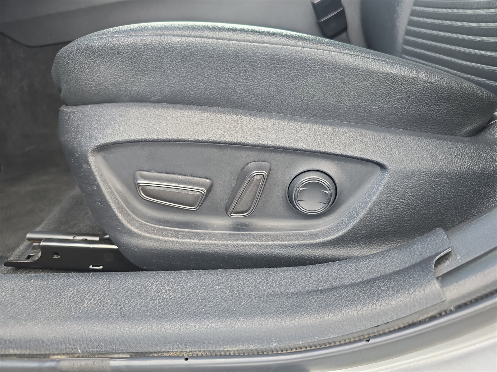 2023 Toyota Camry SE photo 17