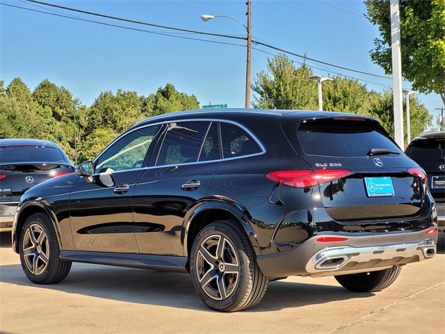 2026 Mercedes Benz GLC 300 photo 4