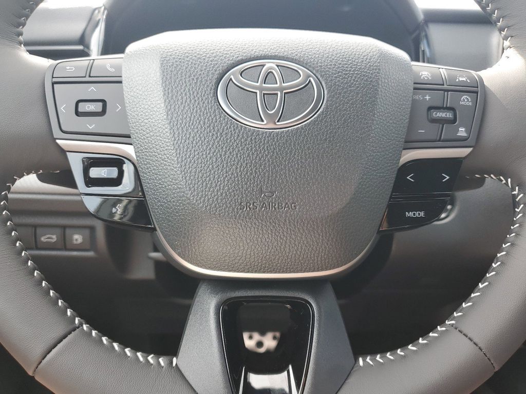 2025 Toyota Camry SE photo 19