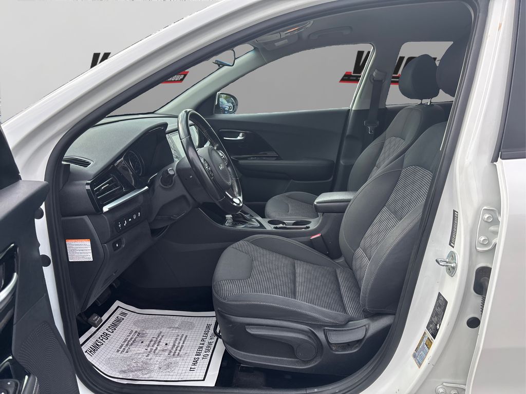2022 Kia Niro LXS photo 9
