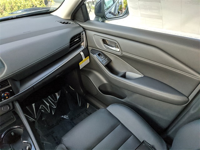 2026 Nissan Rogue SV photo 11