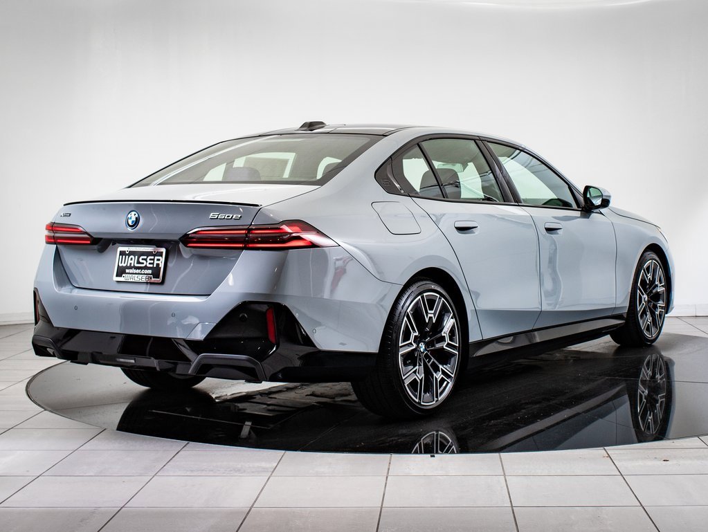 2026 Bmw 550e 550e xDrive photo 9