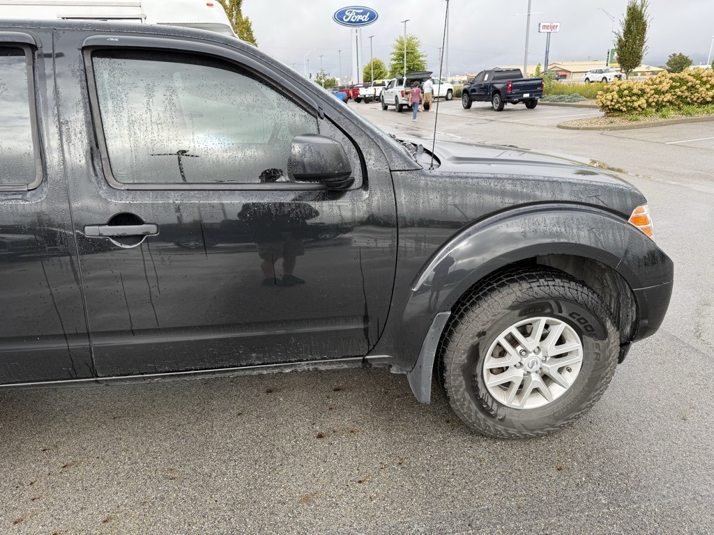 2017 Nissan Frontier SV photo 9