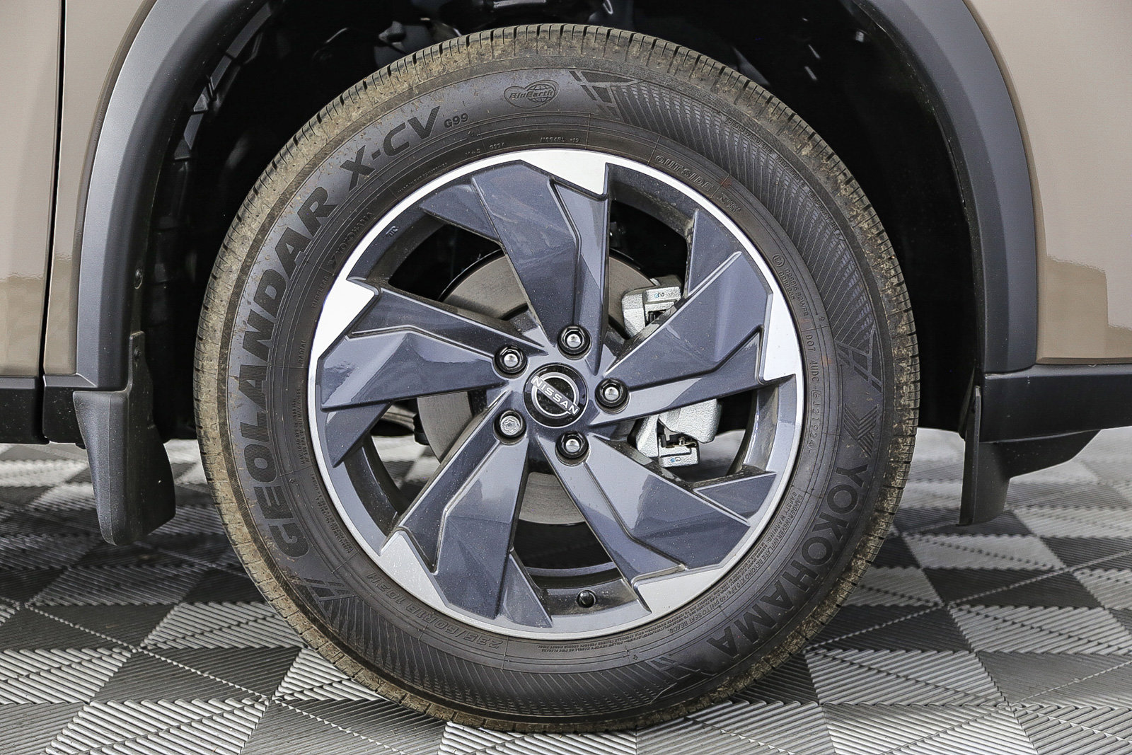 2025 Nissan Rogue SV photo 11