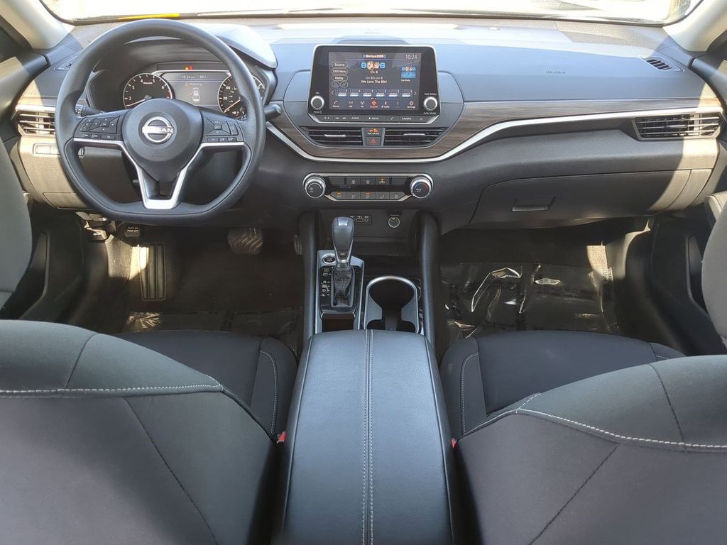 2024 Nissan Altima 2.5 SV photo 13