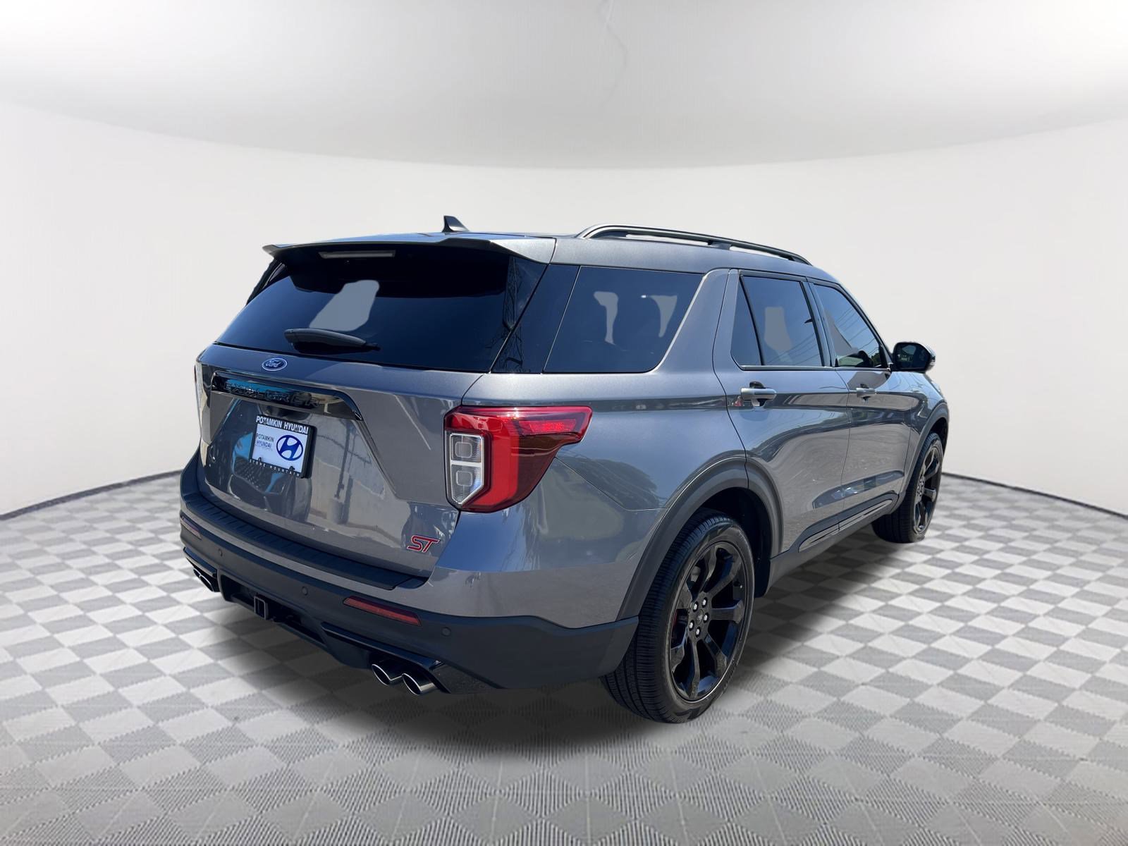 2023 Ford Explorer ST photo 4