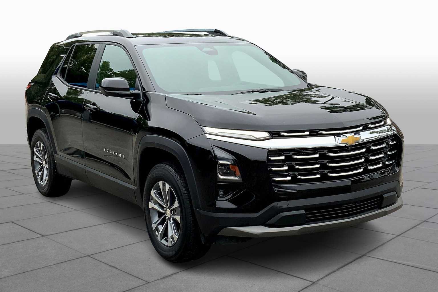 2025 Chevrolet Equinox LT photo 2