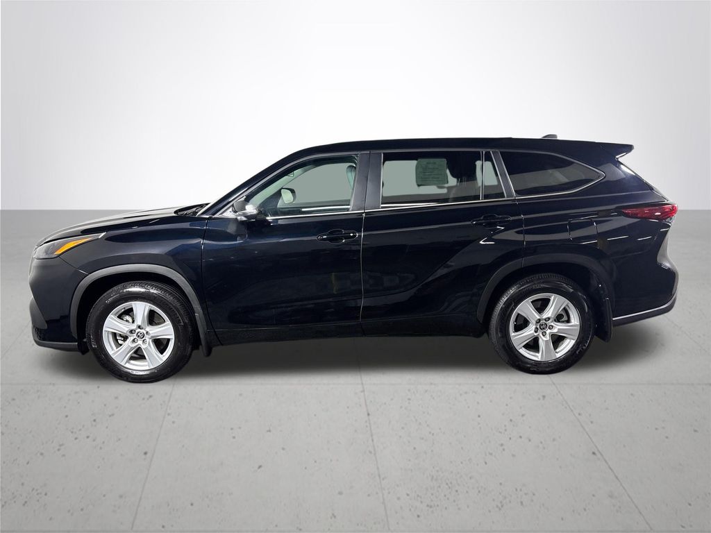 2023 Toyota Highlander L photo 9
