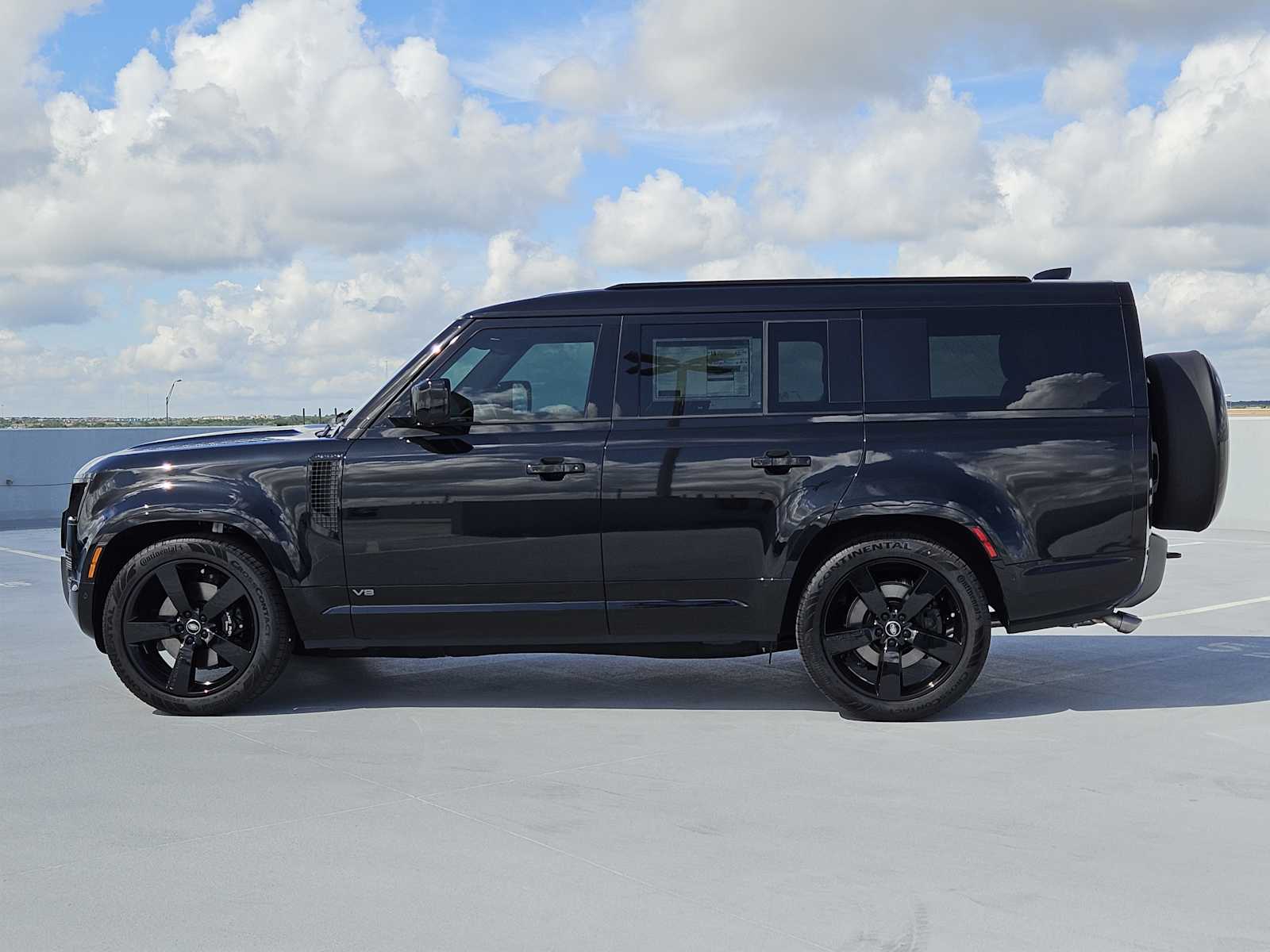 2025 Land Rover Defender 130 V8 photo 4