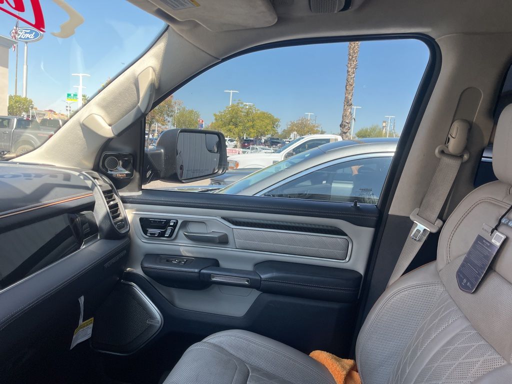 2025 Ram 1500 photo 10