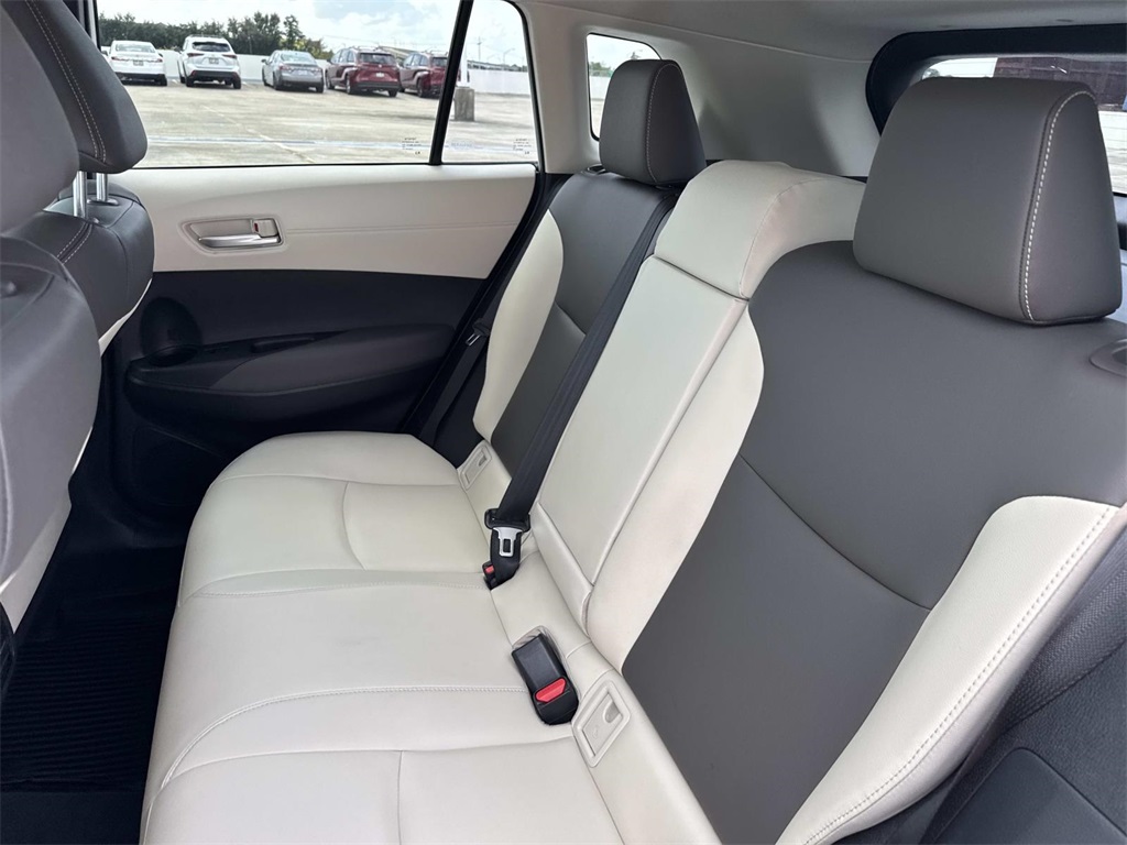 2024 Toyota Corolla Cross XLE photo 14