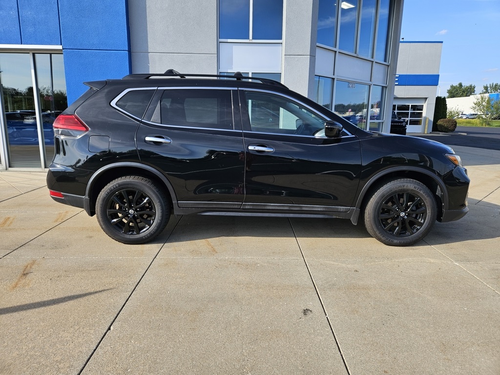 2017 Nissan Rogue SV photo 5