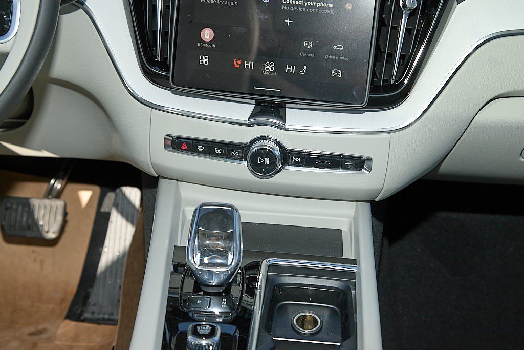 2026 VOLVO XC60 - Image 26