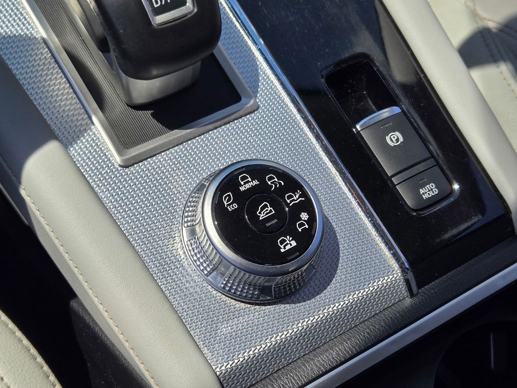 2023 Mitsubishi Outlander SEL photo 25