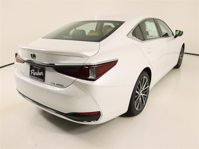 2025 Lexus ES 300h photo 3