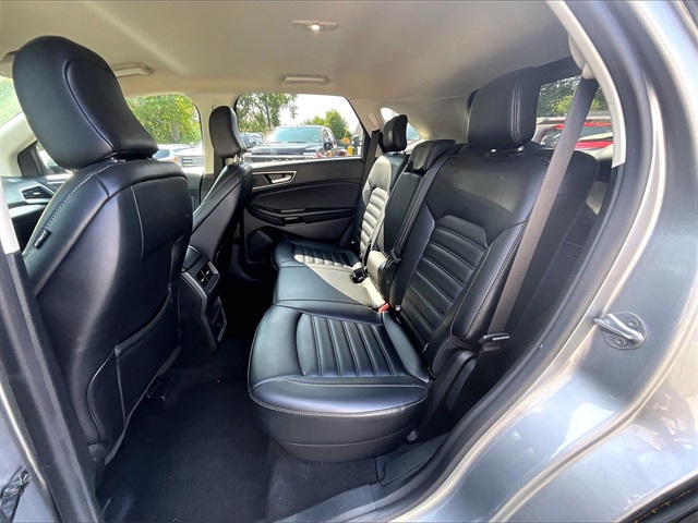 2022 Ford Edge SEL photo 20
