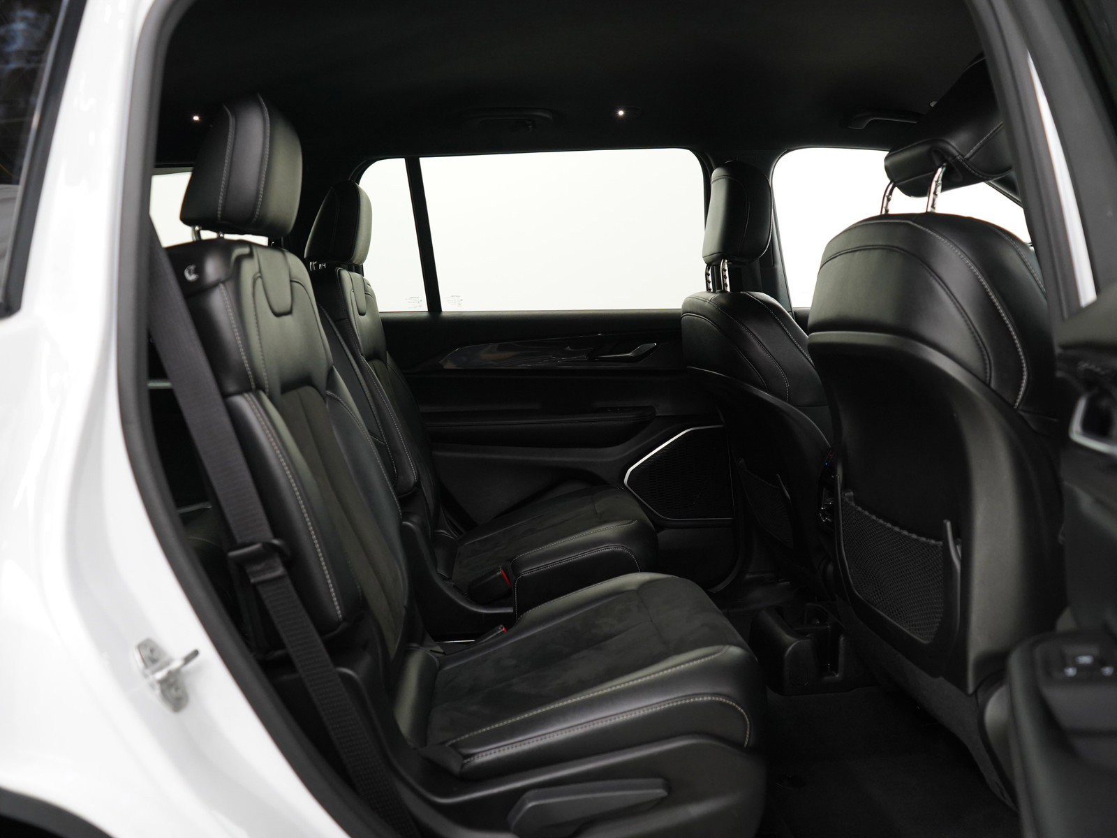 2022 Jeep Grand Cherokee Altitude photo 11