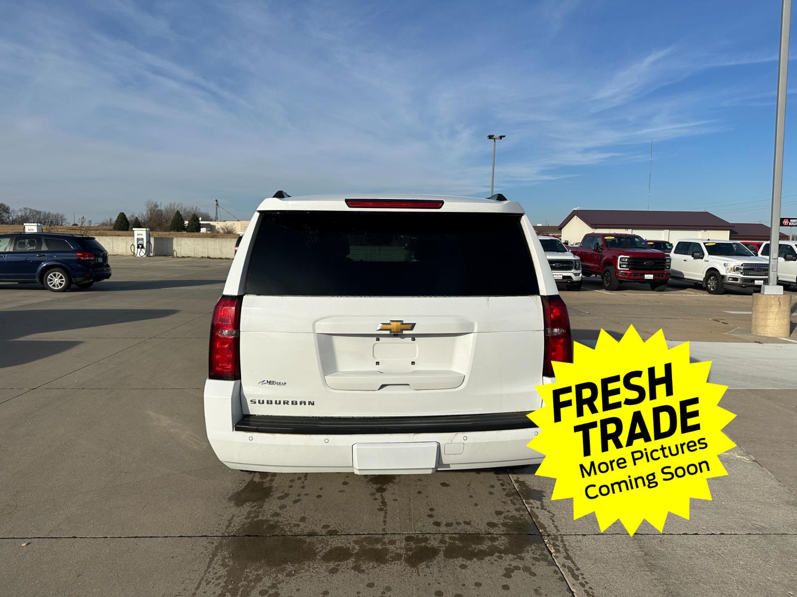 2018 Chevrolet Suburban LT photo 3