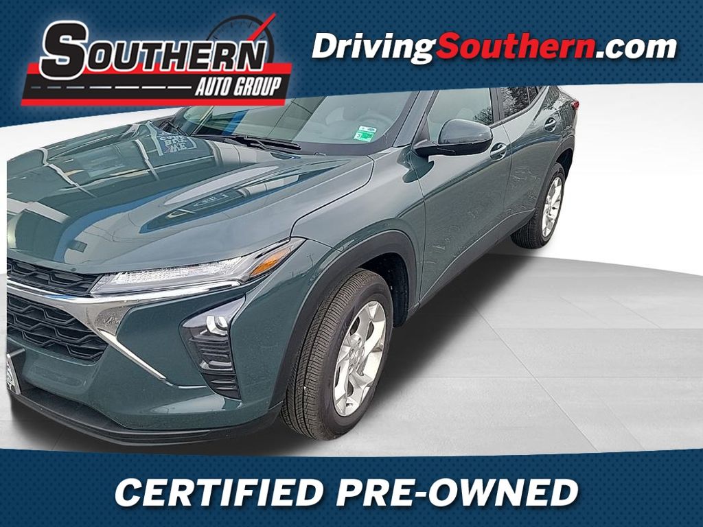 2025 Chevrolet Trax LS's photo