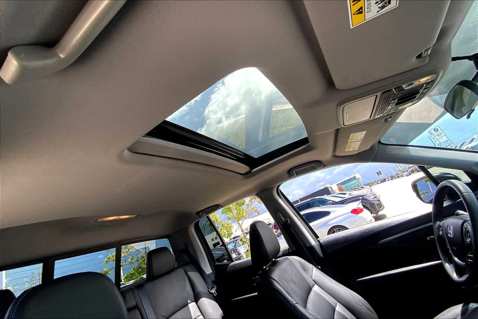 2019 Honda Ridgeline RTL photo 12