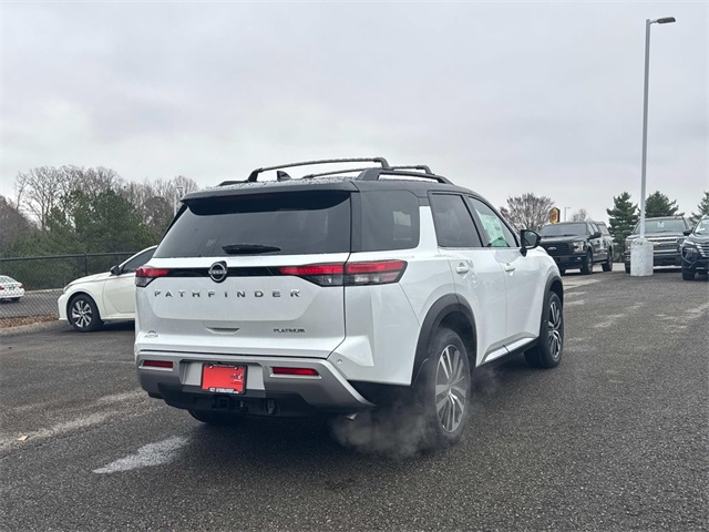 2025 Nissan Pathfinder Platinum photo 2