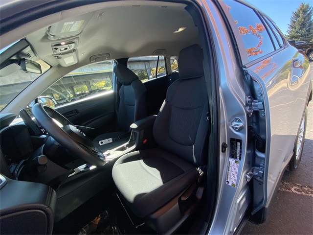 2024 Toyota Corolla Cross LE photo 3
