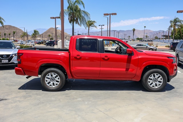 2023 Nissan Frontier SV photo 2