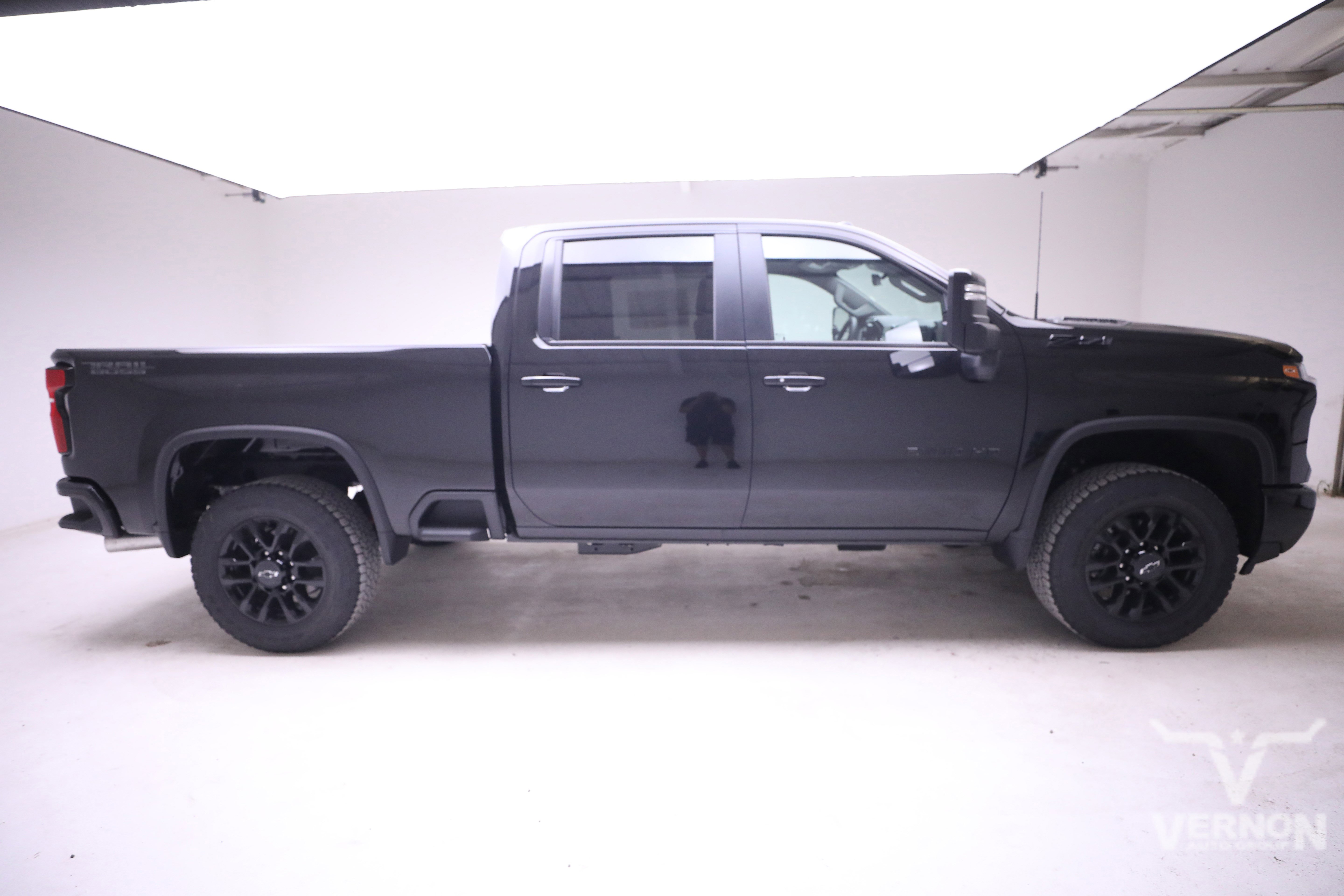 2025 Chevrolet Silverado 2500HD LT photo 3