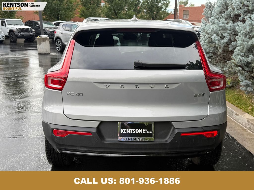 2025 Volvo XC40 Plus photo 7
