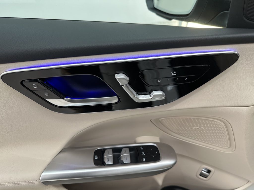 2025 Mercedes Benz C 300 photo 11