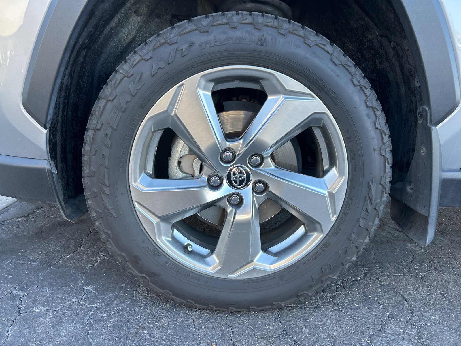 2020 Toyota RAV4 Hybrid Limited photo 4