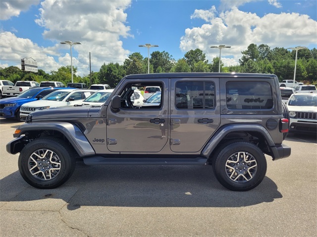 2025 Jeep Wrangler Sahara photo 4
