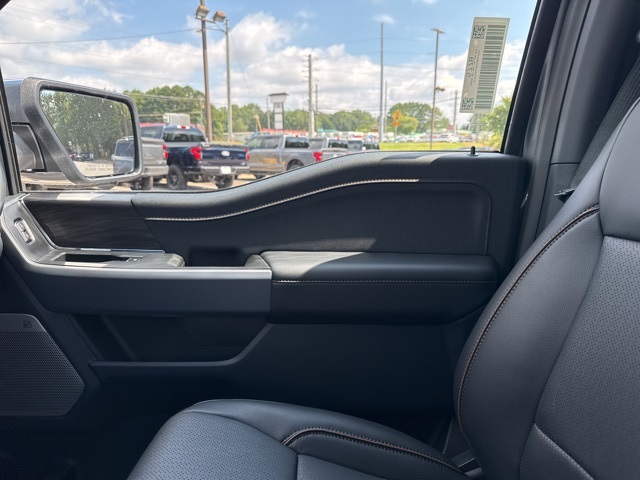 2025 Ford F-150 Lariat photo 32