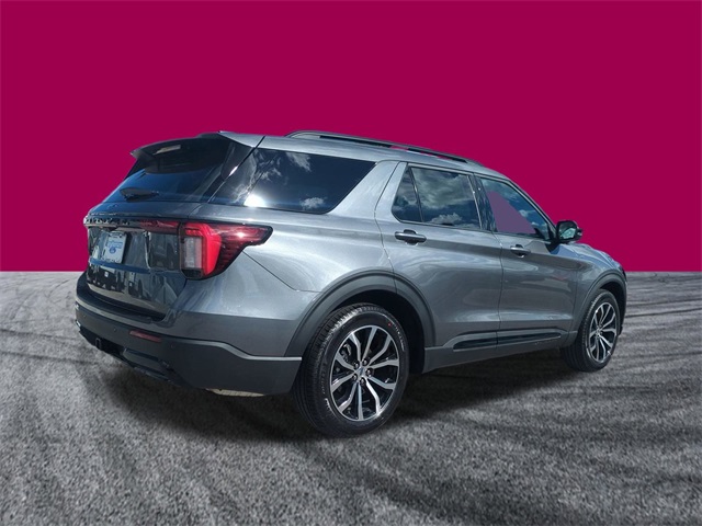 2026 Ford Explorer ST-Line photo 4