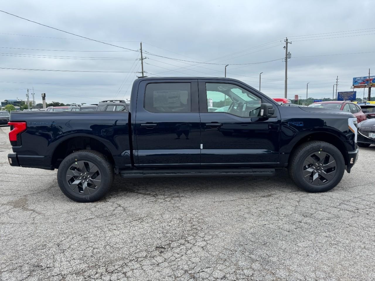 2025 Ford F-150 Lightning photo 2
